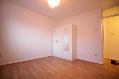 2 bedroom flat to rent, Swan Road, West Drayton