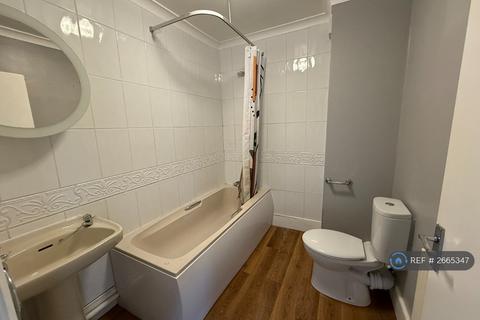 1 bedroom flat to rent, Westbourne Gardens, Folkestone, CT20