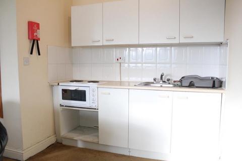 2 bedroom apartment to rent, West Road, West Drayton
