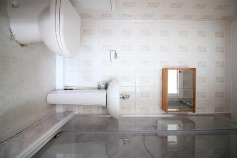 2 bedroom apartment to rent, West Road, West Drayton