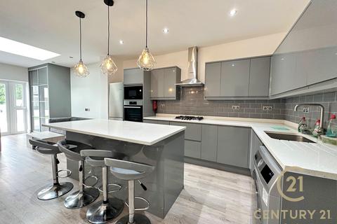 undefined, Villiers Avenue, SURBITON KT5