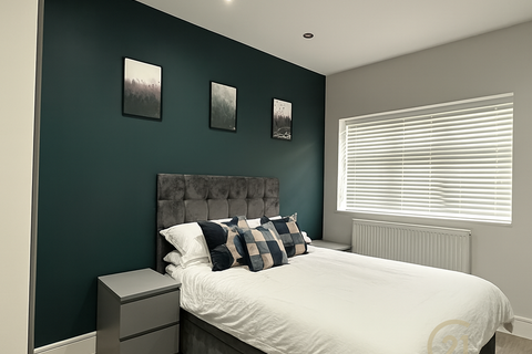 undefined, Villiers Avenue, SURBITON KT5