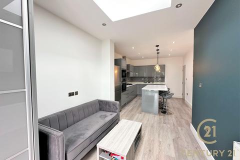 undefined, Villiers Avenue, SURBITON KT5