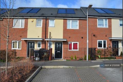 3 bedroom terraced house to rent, Deveron Drive, Reading, RG30