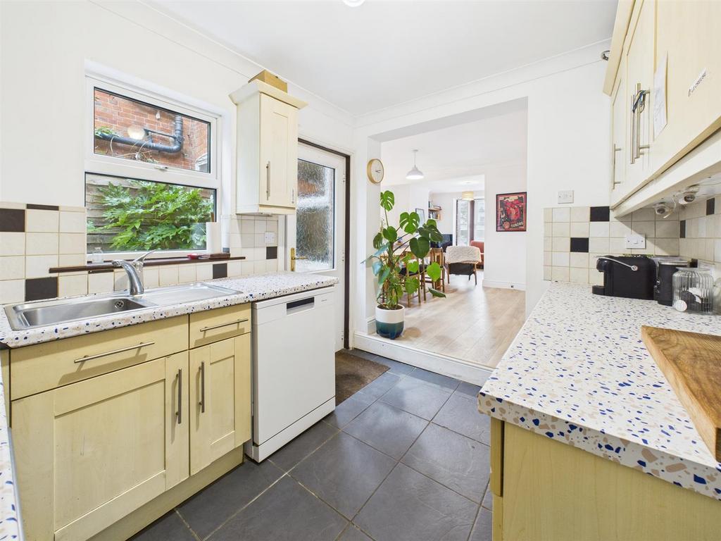 CAM04907 G0-PR0354-STILL011.jpg