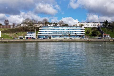2 bedroom flat to rent, Western Esplanade, Southend-On-Sea