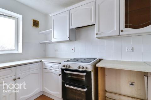 2 bedroom flat for sale, Harrier Way, London