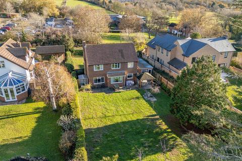 3 bedroom detached house for sale, Cleat Hill, Bedford
