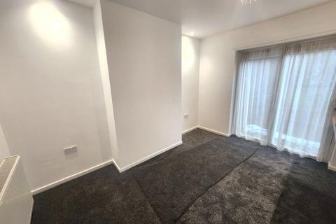 3 bedroom semi-detached house to rent, Hillbrow Crescent, Halesowen B62