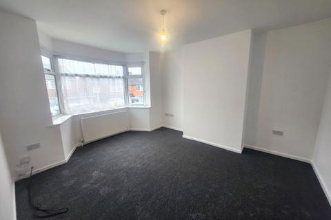3 bedroom semi-detached house to rent, Hillbrow Crescent, Halesowen B62