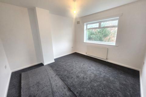 3 bedroom semi-detached house to rent, Hillbrow Crescent, Halesowen B62