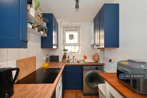2 bedroom flat to rent, Montrose House, London, E14
