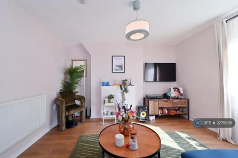 2 bedroom flat to rent, Montrose House, London, E14
