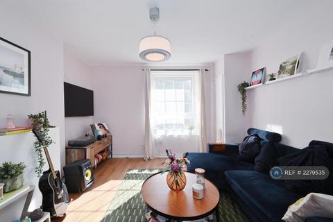 2 bedroom flat to rent, Montrose House, London, E14
