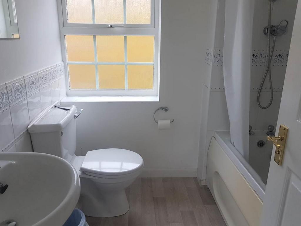 Bathroom (12).jpg