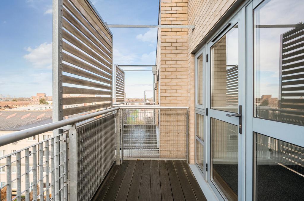 1388085-22-6935f1...