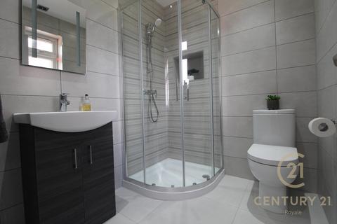 undefined, Villiers Avenue, SURBITON KT5