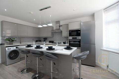 undefined, Villiers Avenue, SURBITON KT5