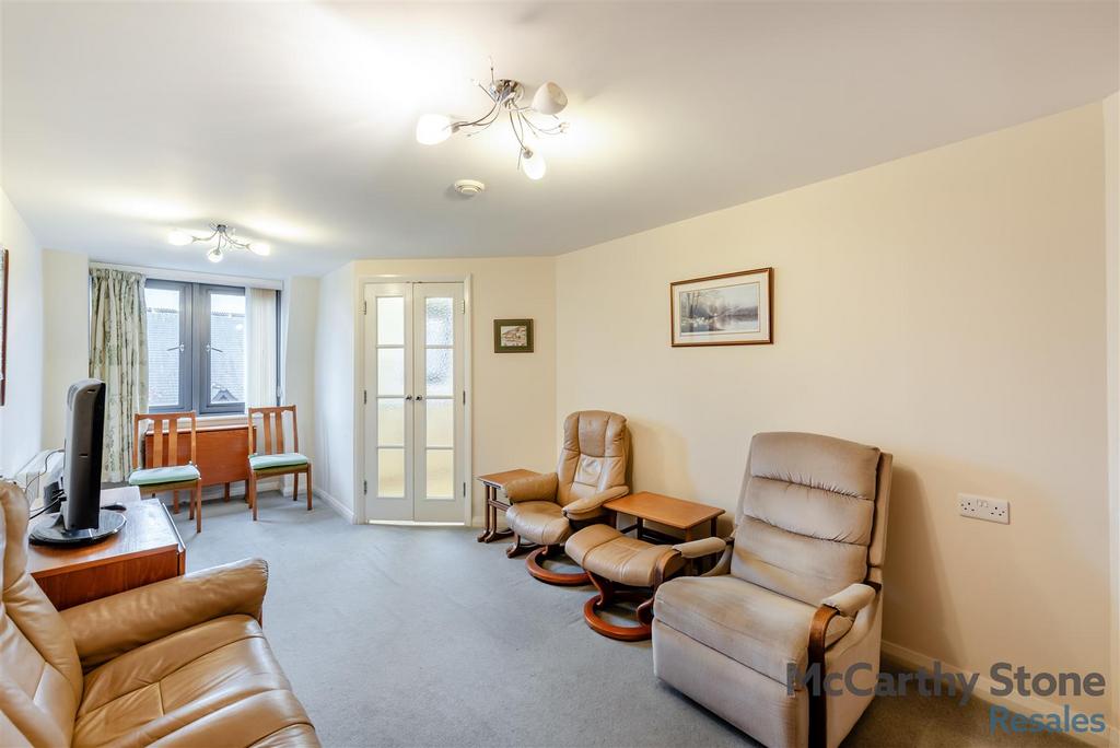 8672362-interior10.jpg