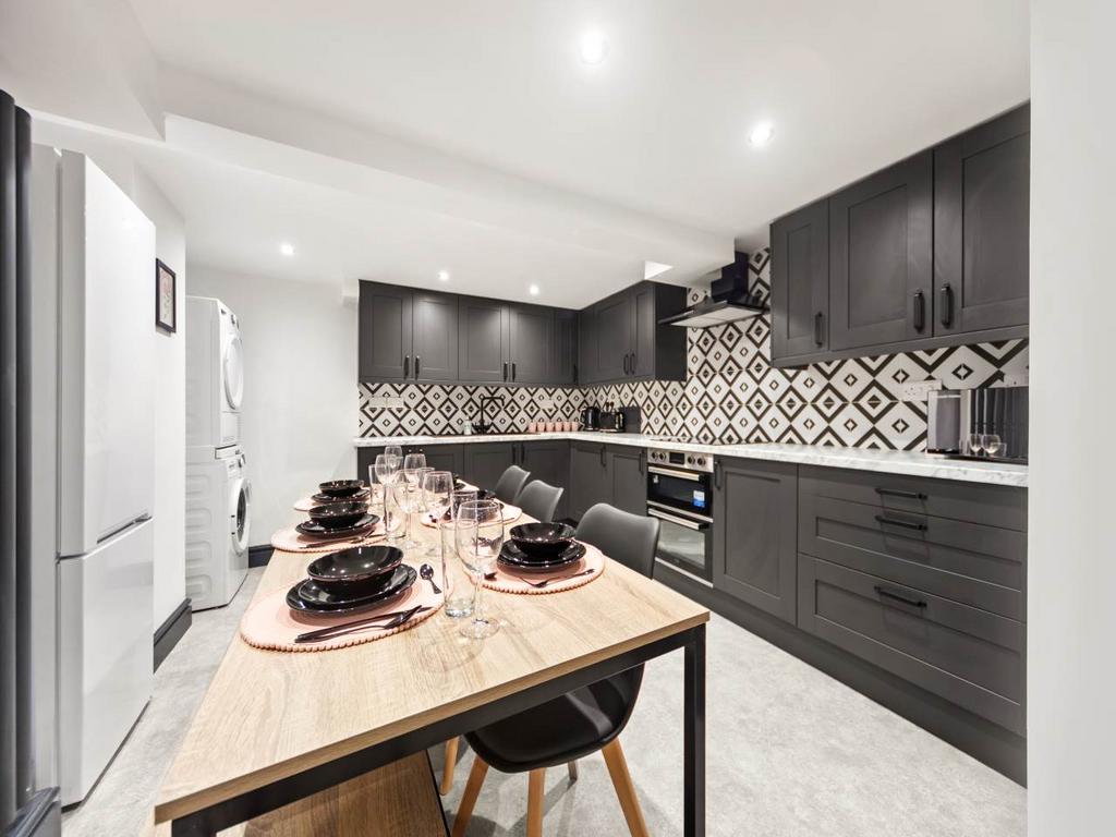 264 Stanningley Road-2