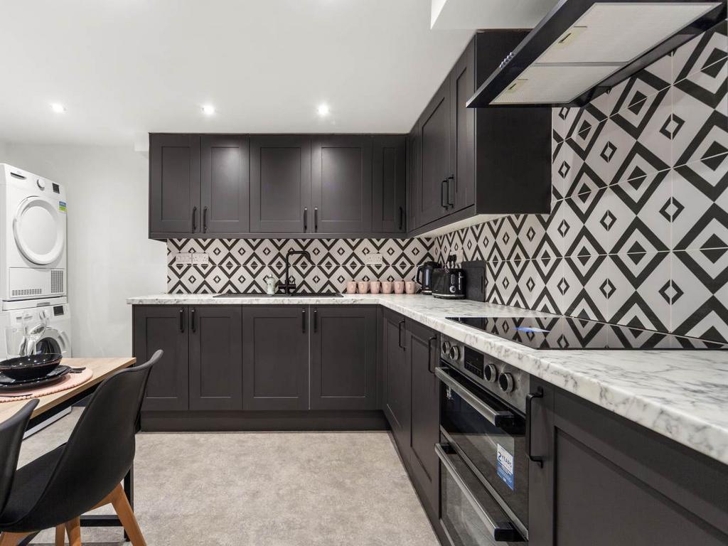 264 Stanningley Road-2