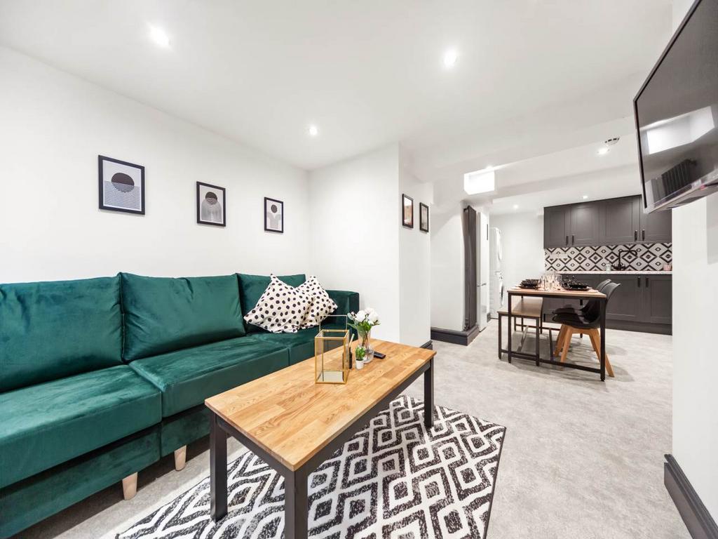 264 Stanningley Road-3