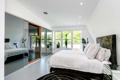 undefined, Broughton Avenue, London