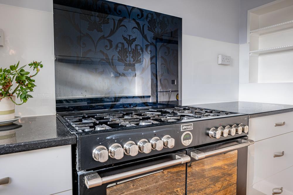 Kitchen 2.jpg