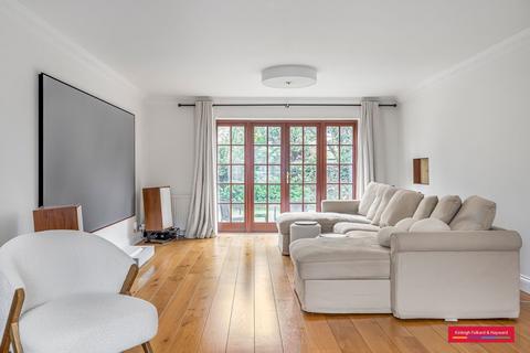 undefined, Blagdens Close, Southgate, London, N14