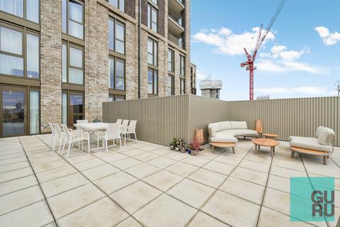 undefined, London Dock, London, E1W