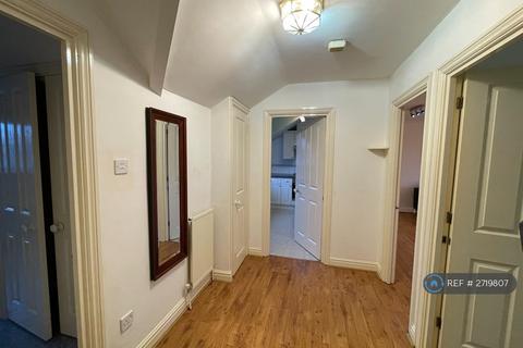 2 bedroom flat to rent, Dover Close, London, NW2