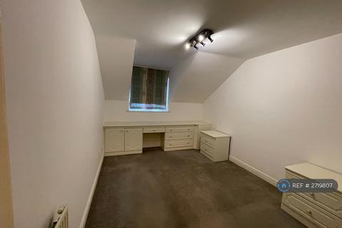 2 bedroom flat to rent, Dover Close, London, NW2