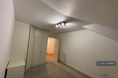2 bedroom flat to rent, Dover Close, London, NW2