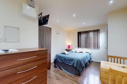 Studio to rent, Cranhurst Road