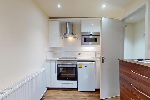 Studio to rent, Cranhurst Road