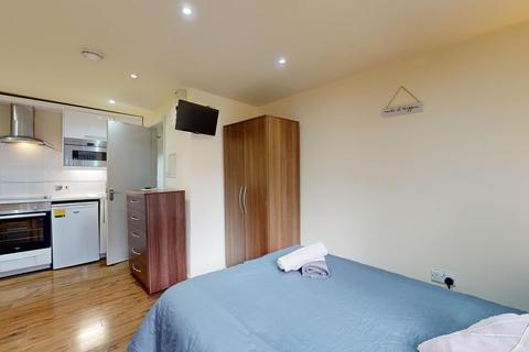 Studio to rent, Cranhurst Road