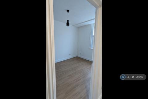 2 bedroom flat to rent, Harpenden Road, London, SE27