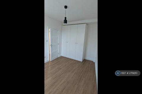 2 bedroom flat to rent, Harpenden Road, London, SE27