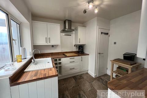 undefined, Heol Trewilliam, Tonypandy, Rhondda Cynon Taff, CF40