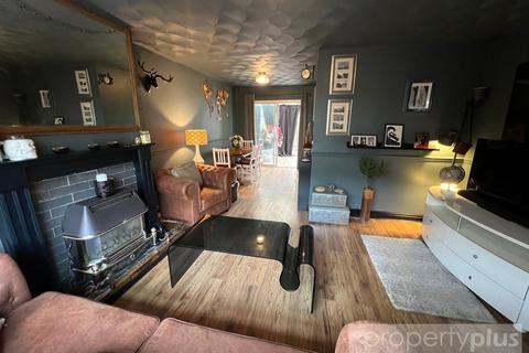 undefined, Heol Trewilliam, Tonypandy, Rhondda Cynon Taff, CF40