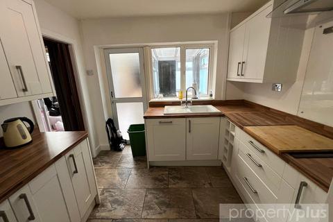 undefined, Heol Trewilliam, Tonypandy, Rhondda Cynon Taff, CF40