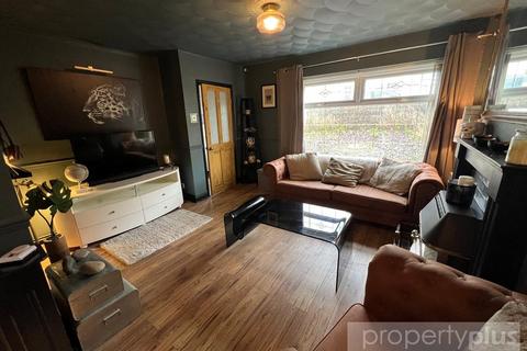 undefined, Heol Trewilliam, Tonypandy, Rhondda Cynon Taff, CF40