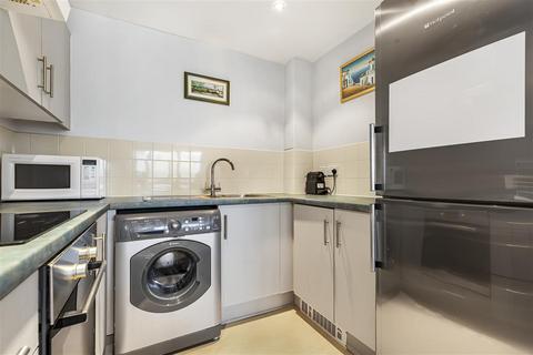 1 bedroom flat to rent, Lombard Road, SW11