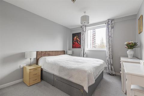 1 bedroom flat to rent, Lombard Road, SW11