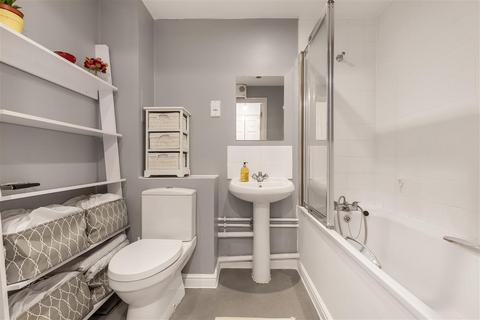 1 bedroom flat to rent, Lombard Road, SW11