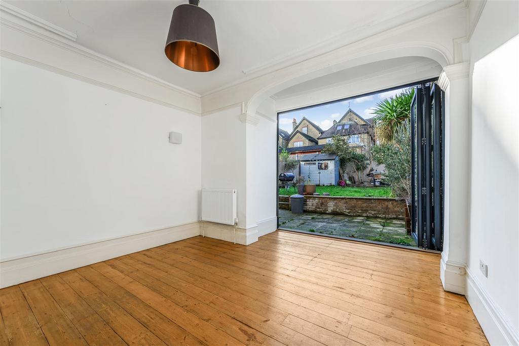 12 st Albans crescent-7.jpg