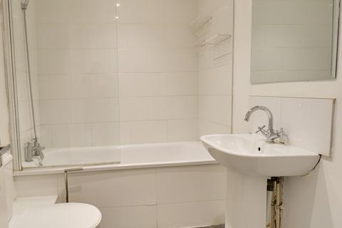 1 bedroom ground floor flat to rent, Southwood Road, London SE9