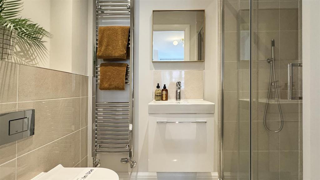 Ensuite 2.jpg