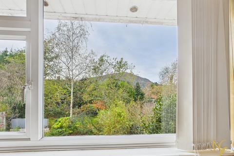 undefined, Malvern WR14