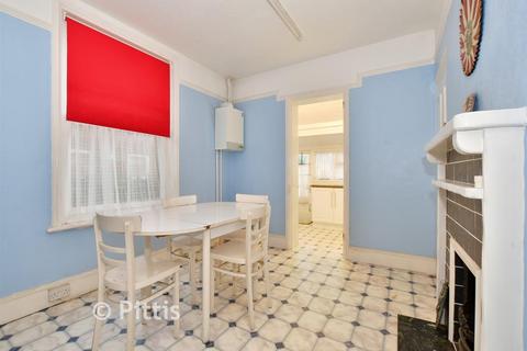 3 bedroom semi-detached house for sale, Station Avenue, Sandown PO36